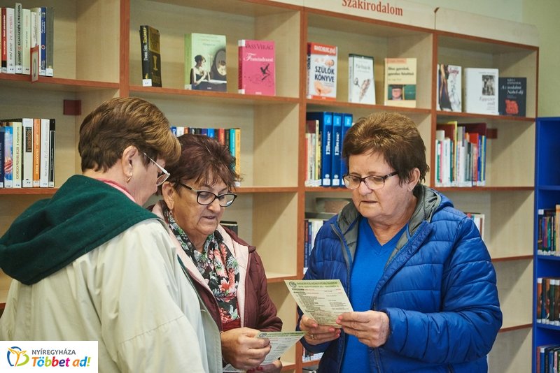 Könyvtár Pont Mandabokorban