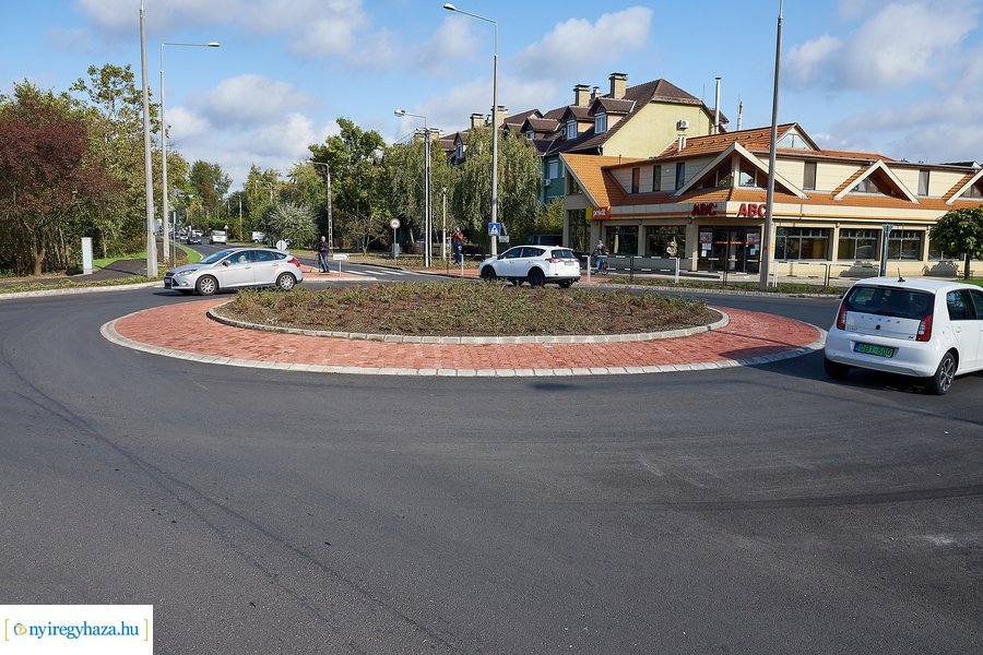 Korányi körforgalom átadó