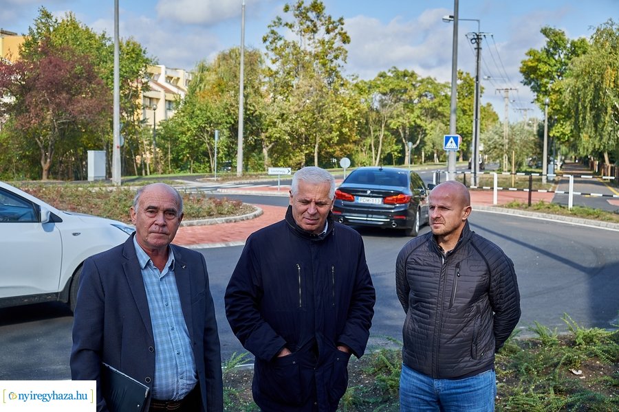 Korányi körforgalom átadó