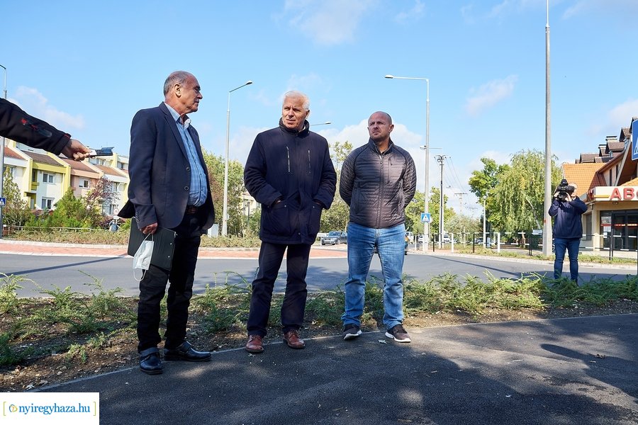 Korányi körforgalom átadó