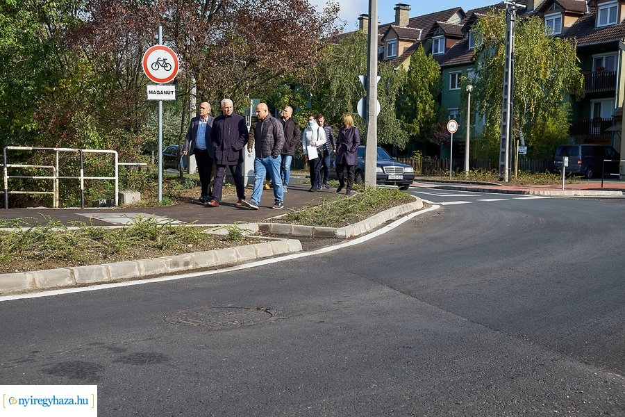 Korányi körforgalom átadó