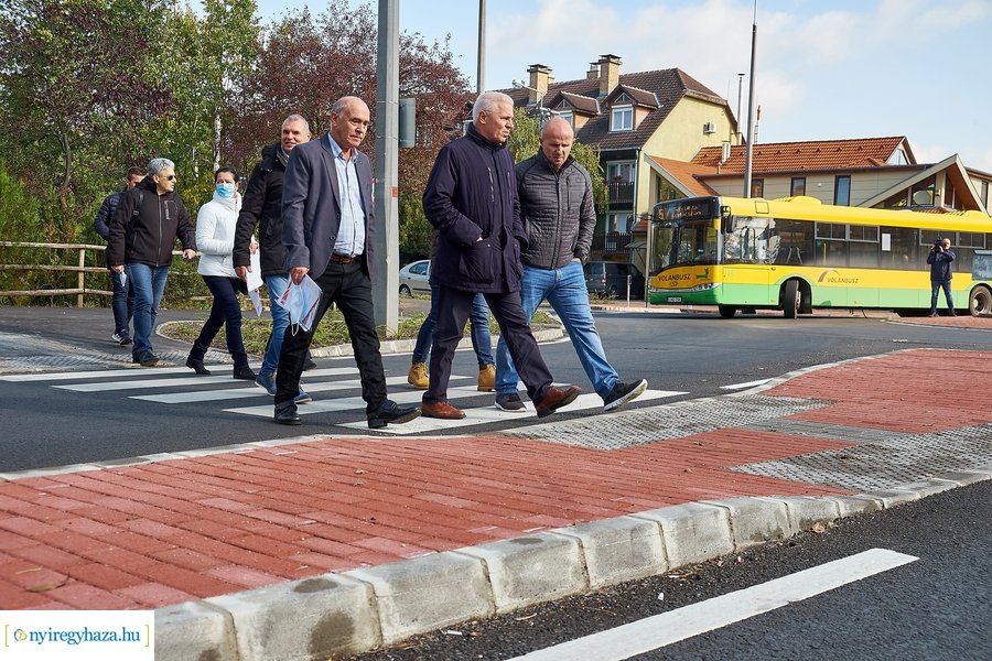 Korányi körforgalom átadó