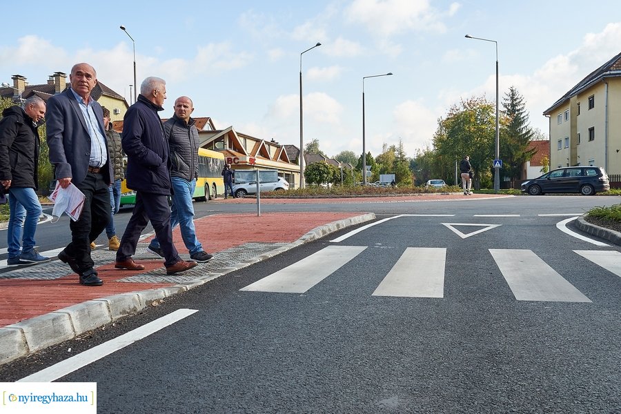 Korányi körforgalom átadó