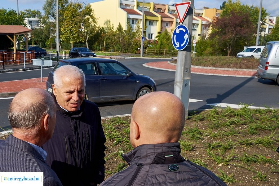 Korányi körforgalom átadó