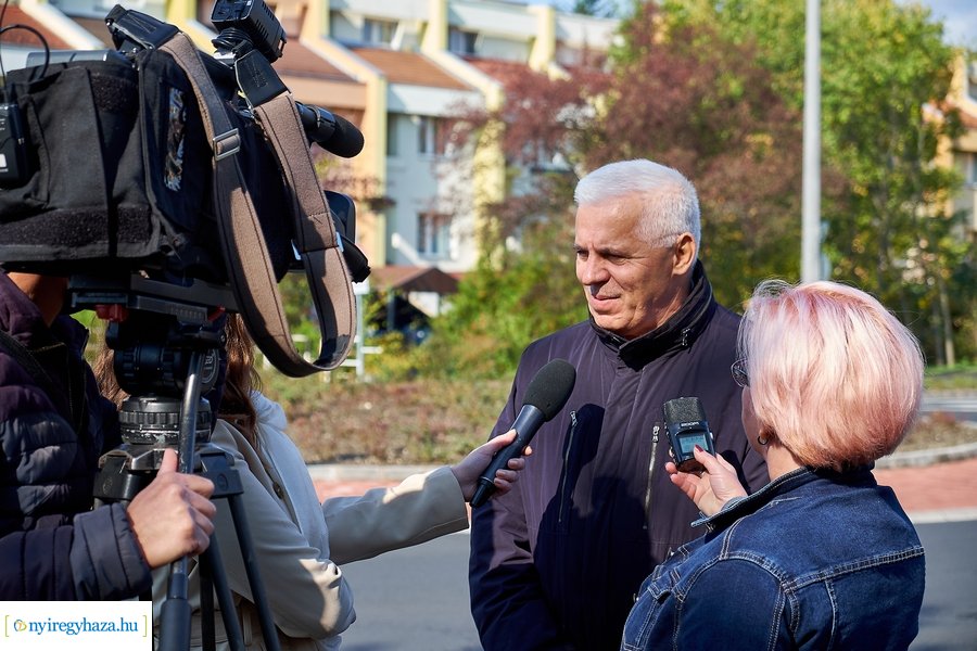 Korányi körforgalom átadó