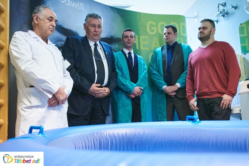 Kórházi sajtótájékoztató