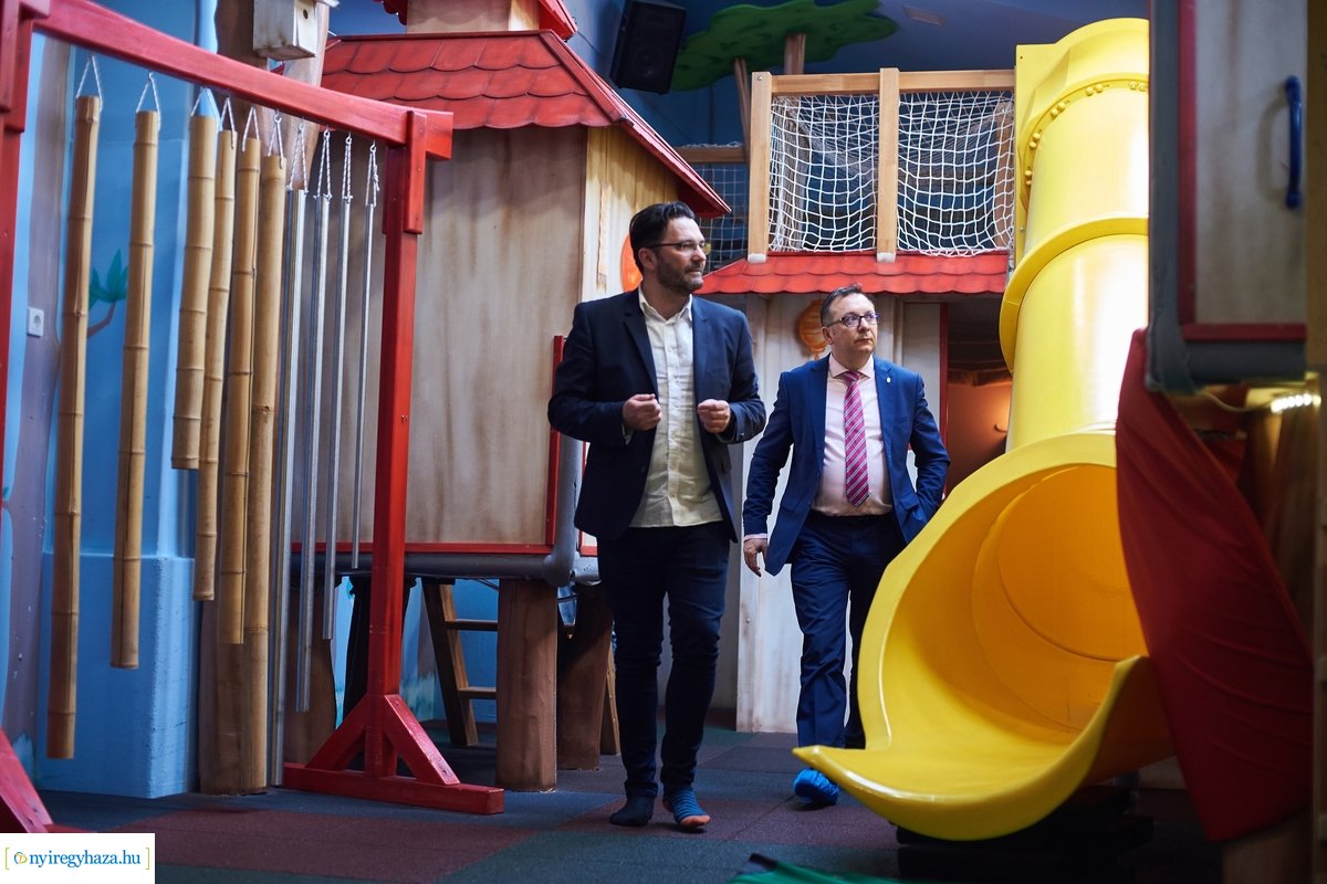 Kormányhivatali adomány a Csodavárnak