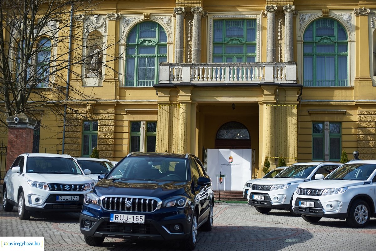 Kormányhivatali autók átadása