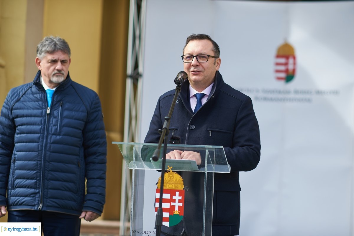 Kormányhivatali autók átadása