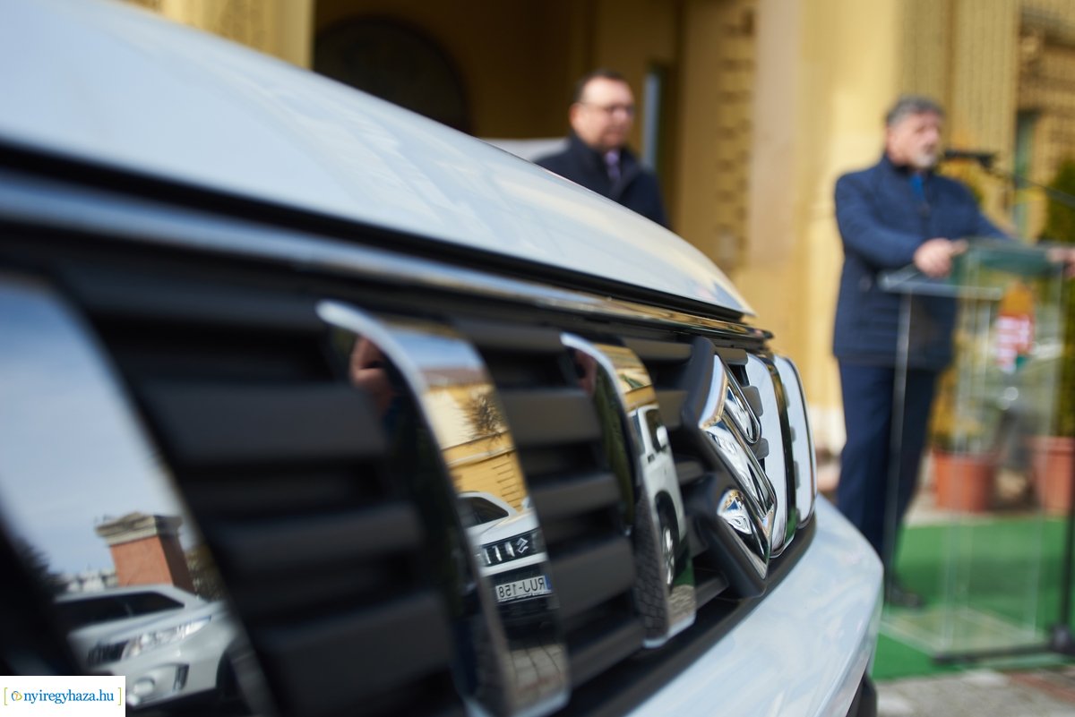 Kormányhivatali autók átadása