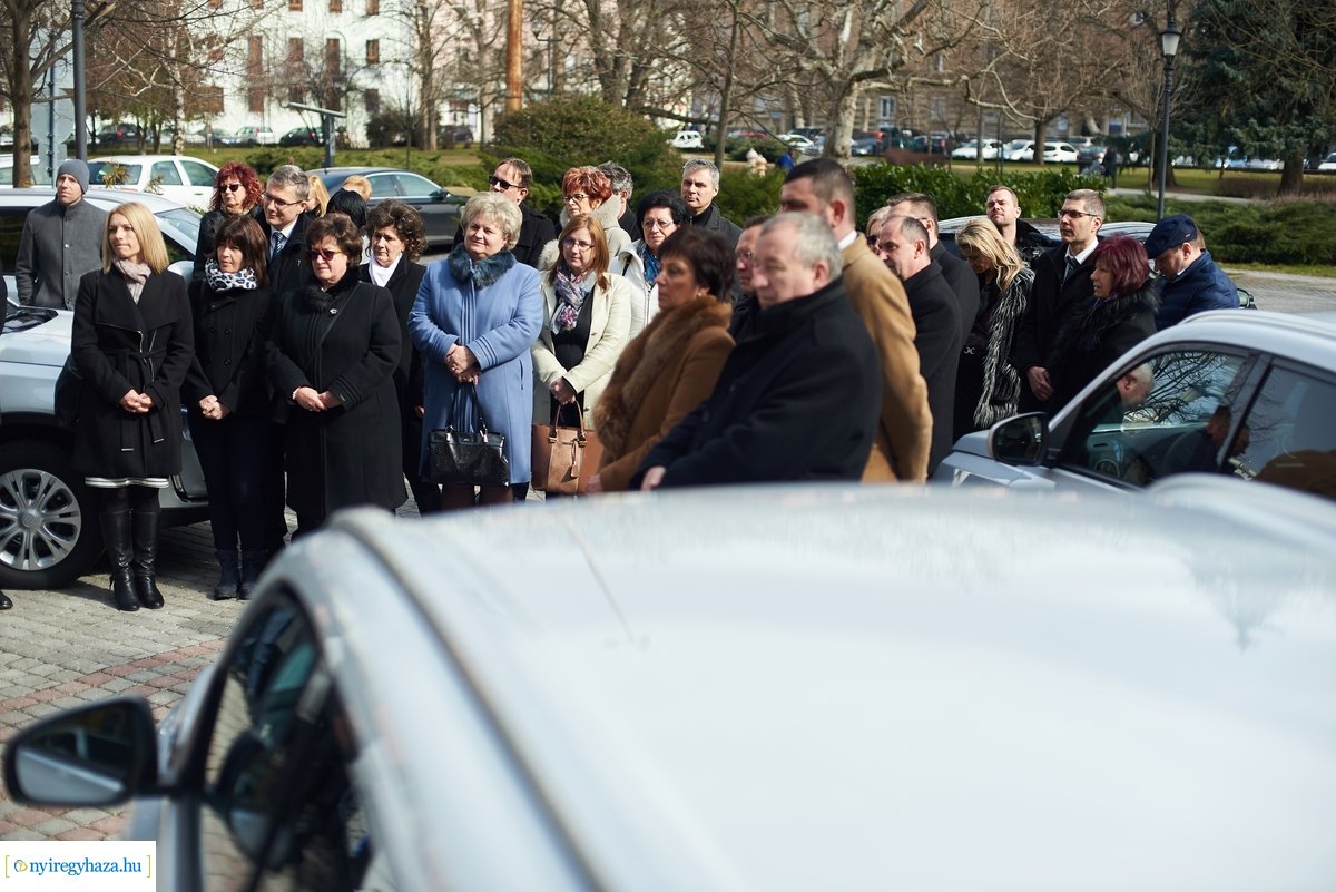 Kormányhivatali autók átadása