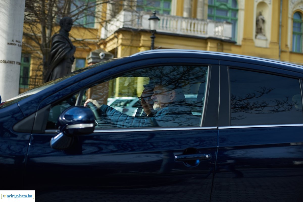 Kormányhivatali autók átadása