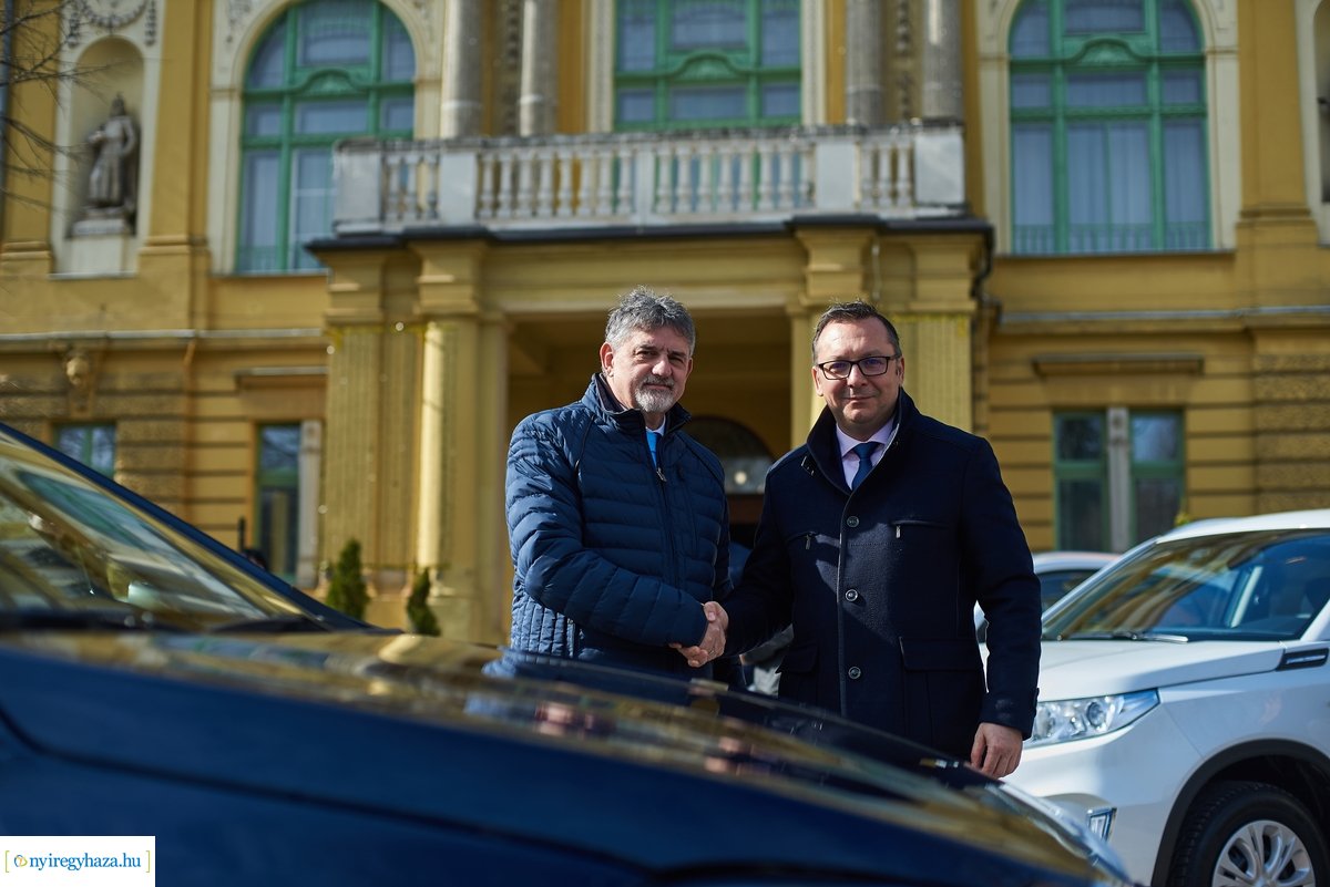 Kormányhivatali autók átadása