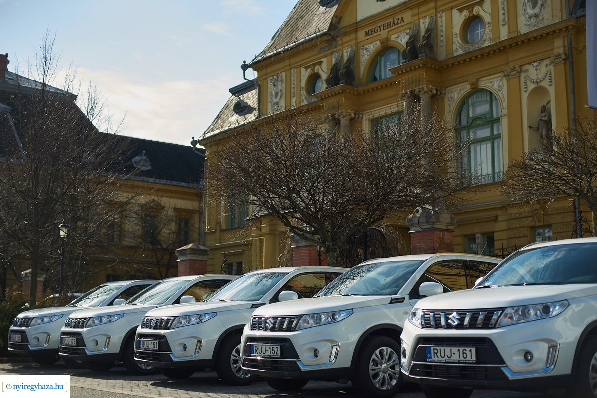 Kormányhivatali autók átadása