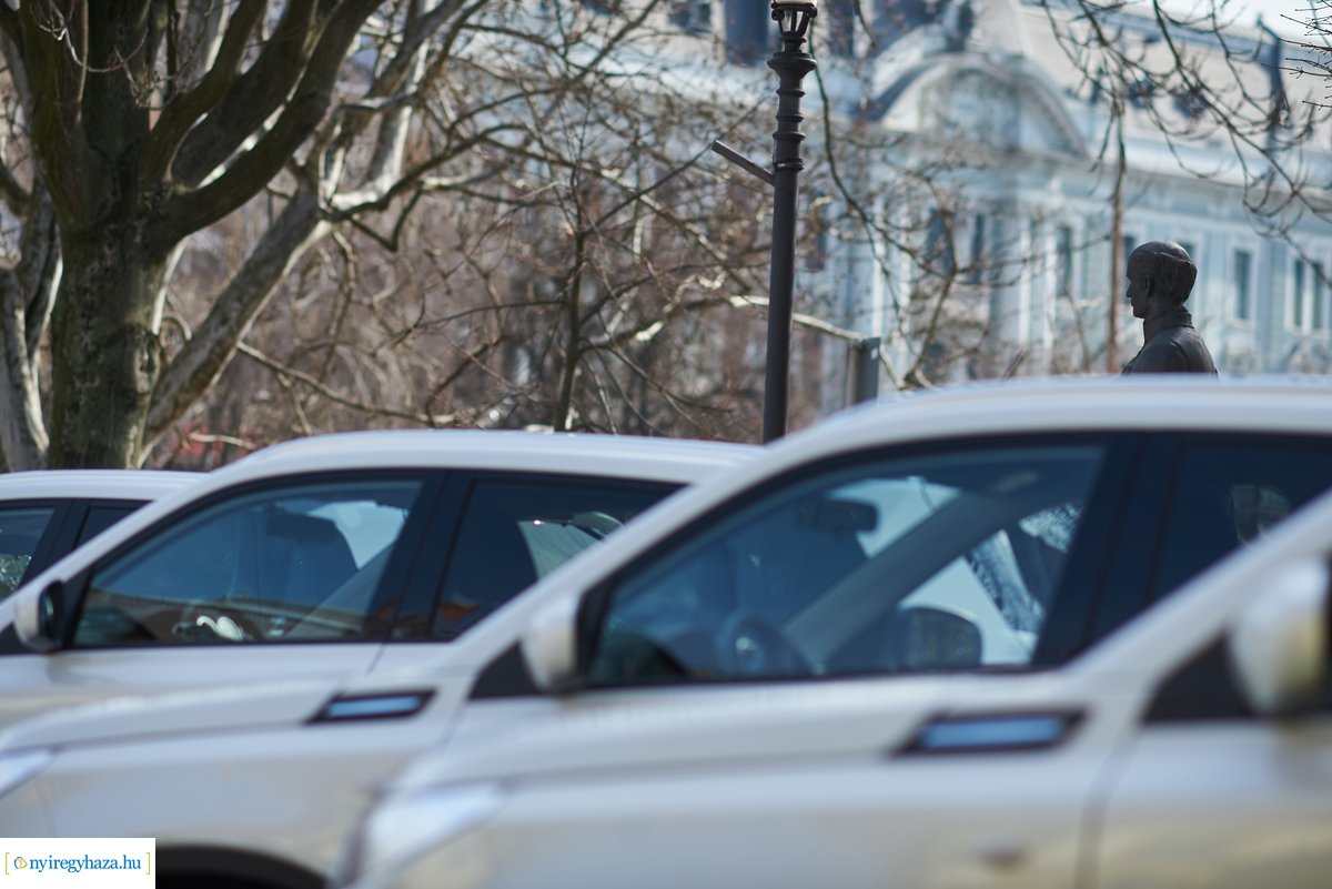 Kormányhivatali autók átadása