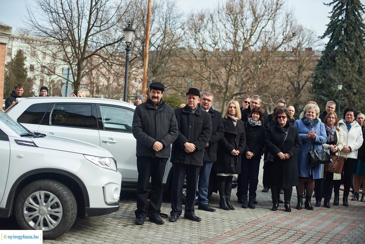 Kormányhivatali autók átadása