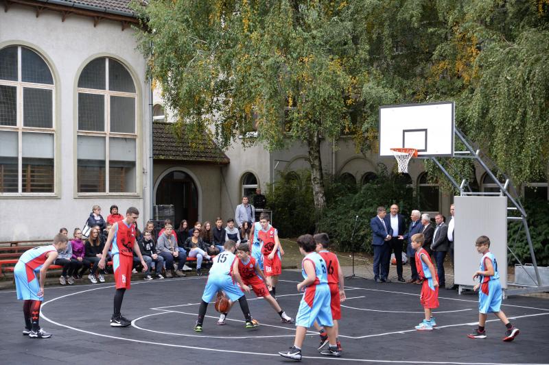Kosárlabdapálya avató a Westsik Vilmos Technikumban