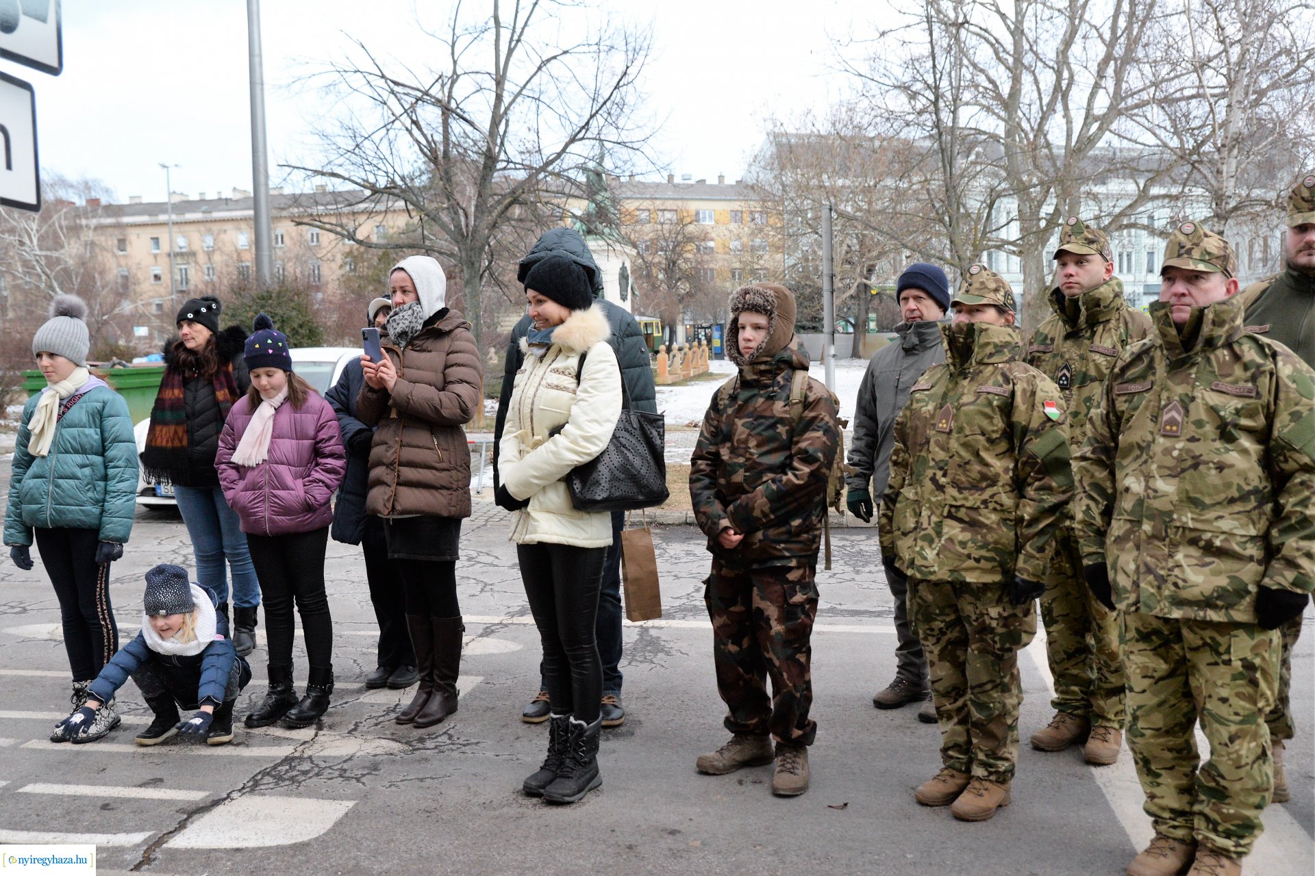 Koszorúzás a Doni-harcokban elesett hősök emléktáblájánál