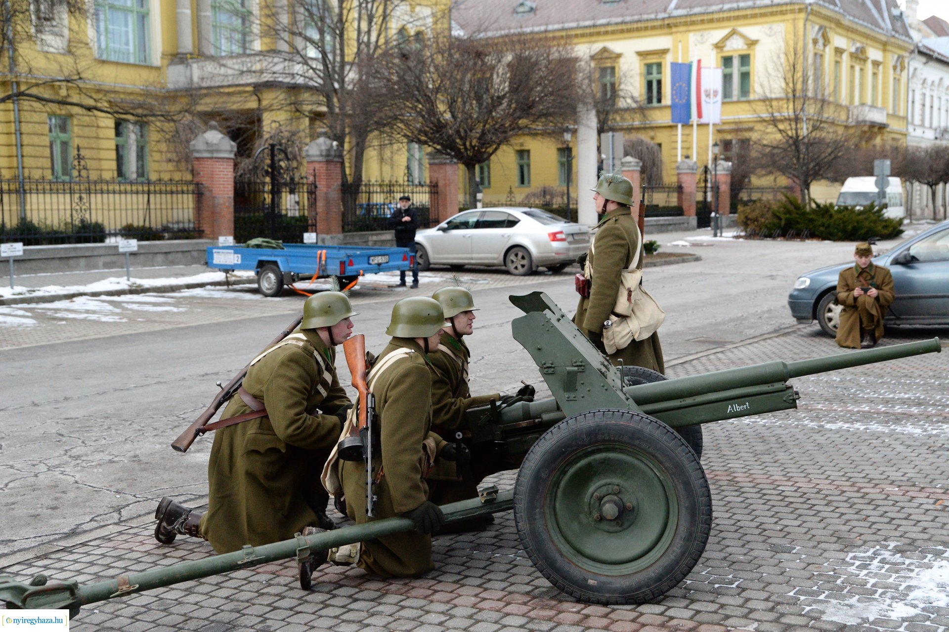 Koszorúzás a Doni-harcokban elesett hősök emléktáblájánál