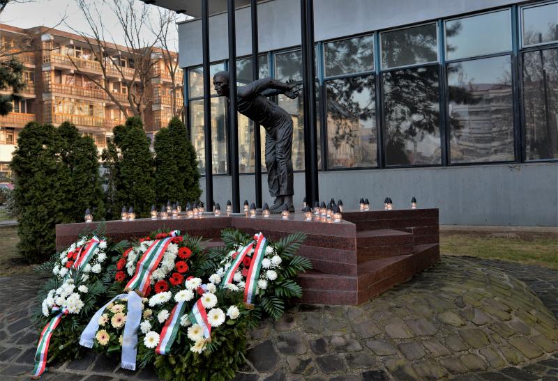 Koszorúzás a Kommunizmus Áldozatainak Emléknapján