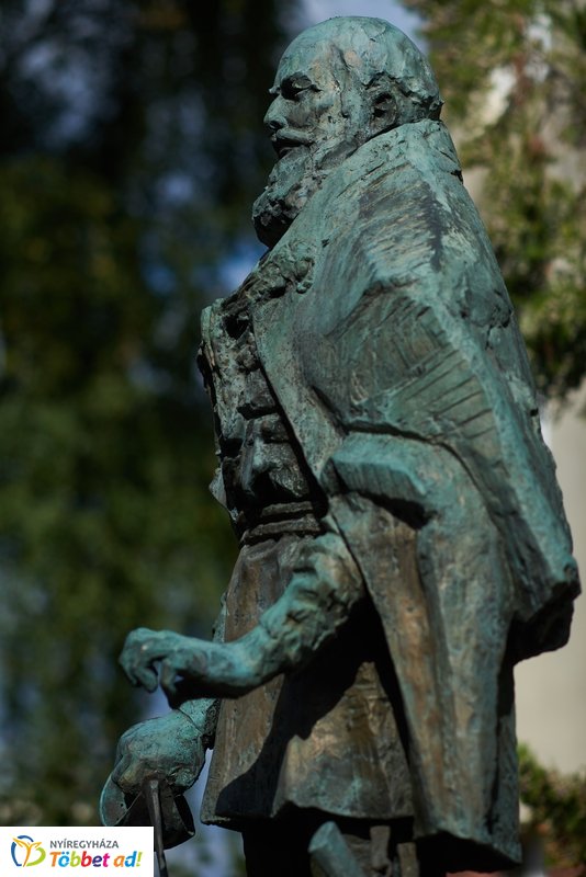 Koszorúzás  a Damjanich János szobornál