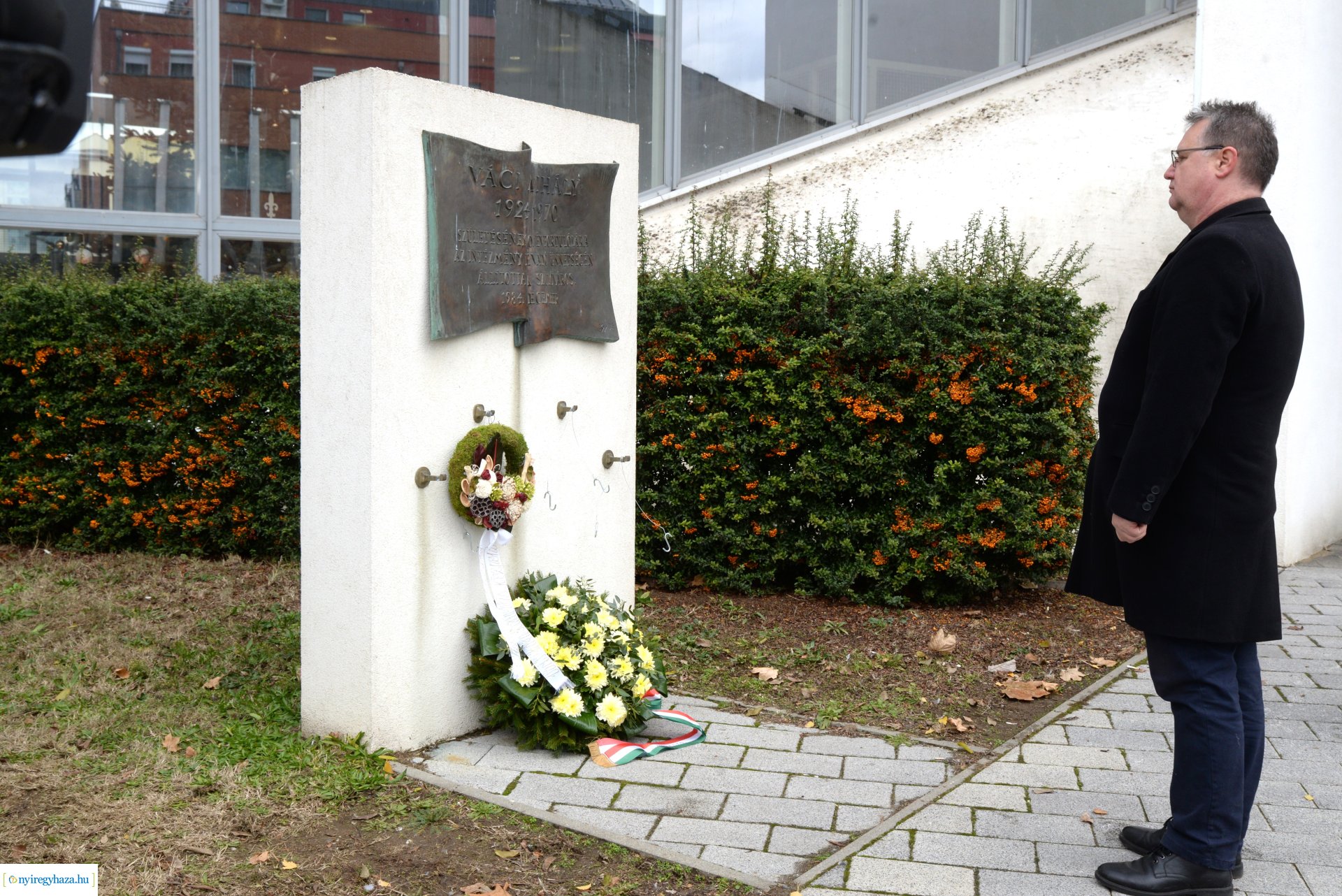 Koszorúzás és megemlékezés Váci Mihály születésnapján - 2023