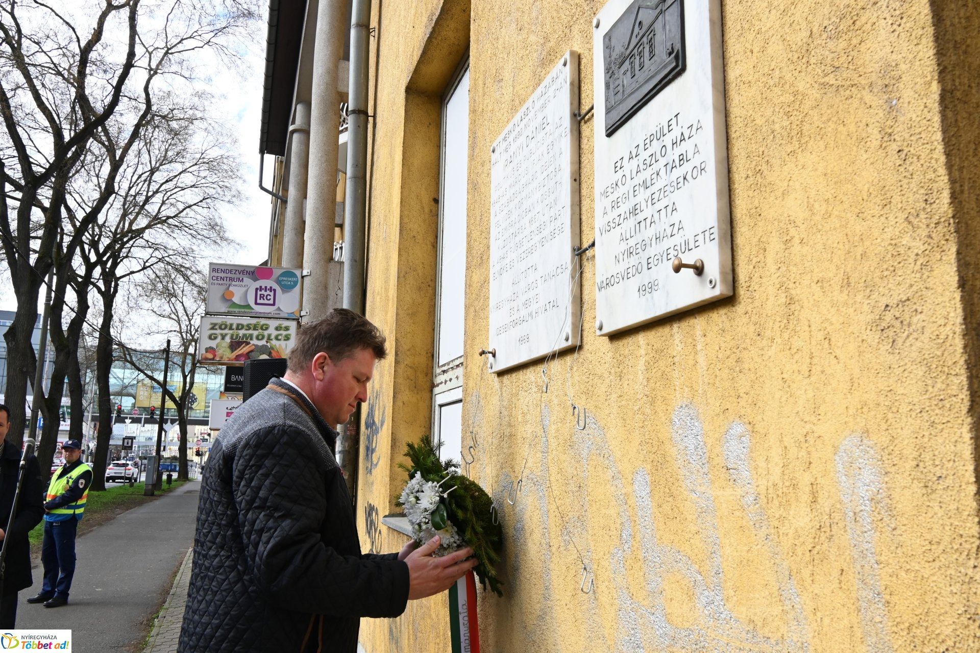 Koszorúzás Irányi Dániel emléktáblájánál 2025-ben