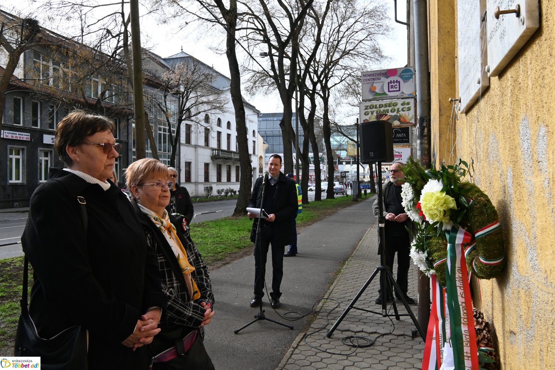 Koszorúzás Irányi Dániel emléktáblájánál 2025-ben