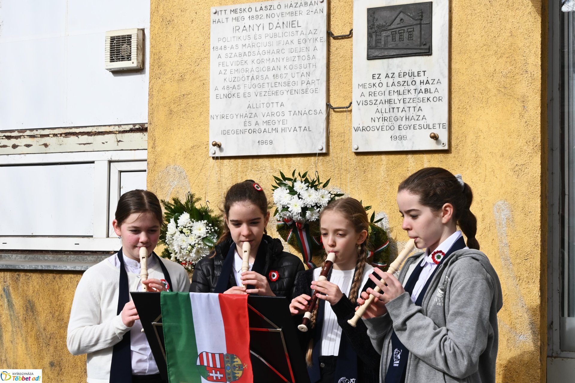 Koszorúzás Irányi Dániel emléktáblájánál 2025-ben