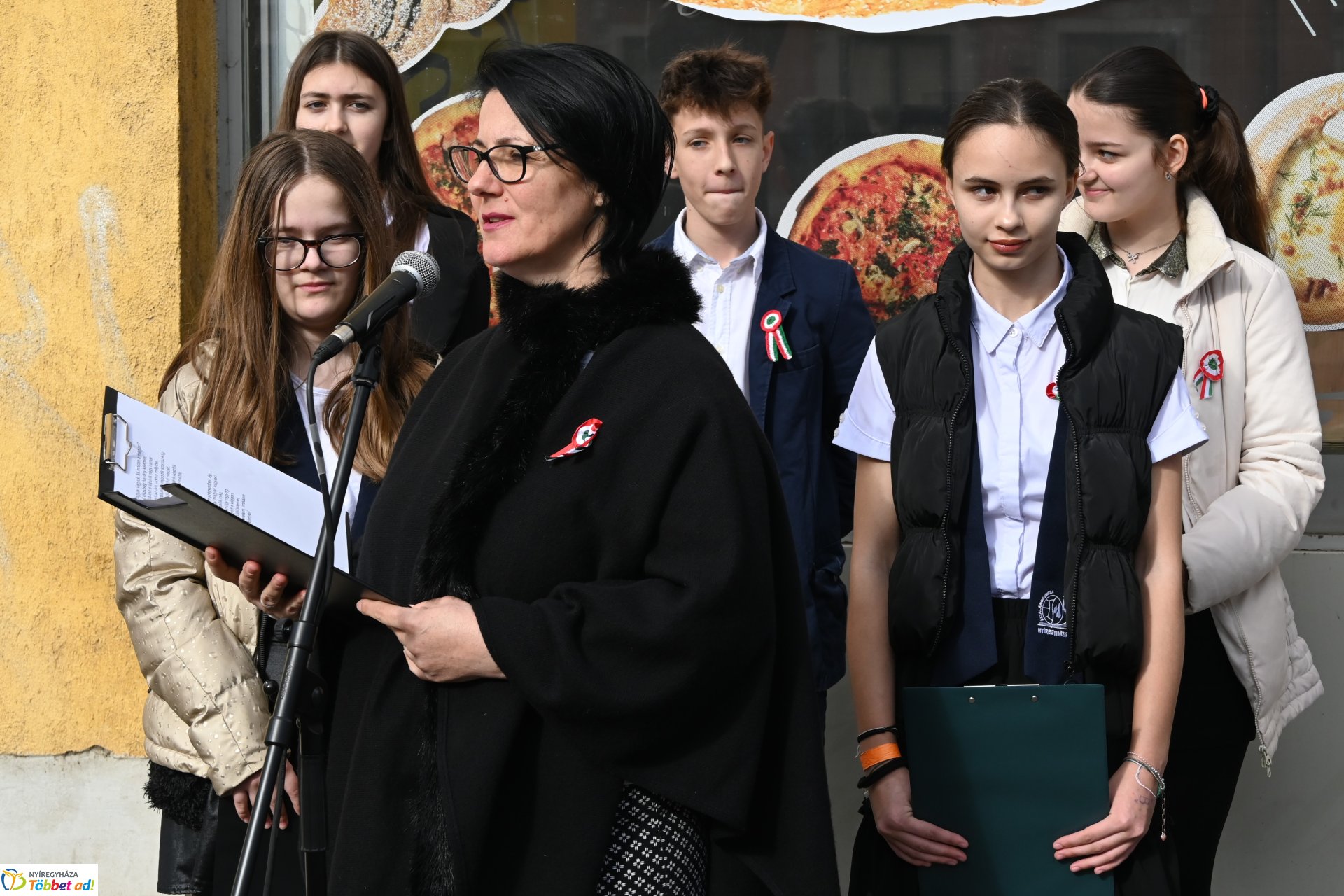 Koszorúzás Irányi Dániel emléktáblájánál 2025-ben