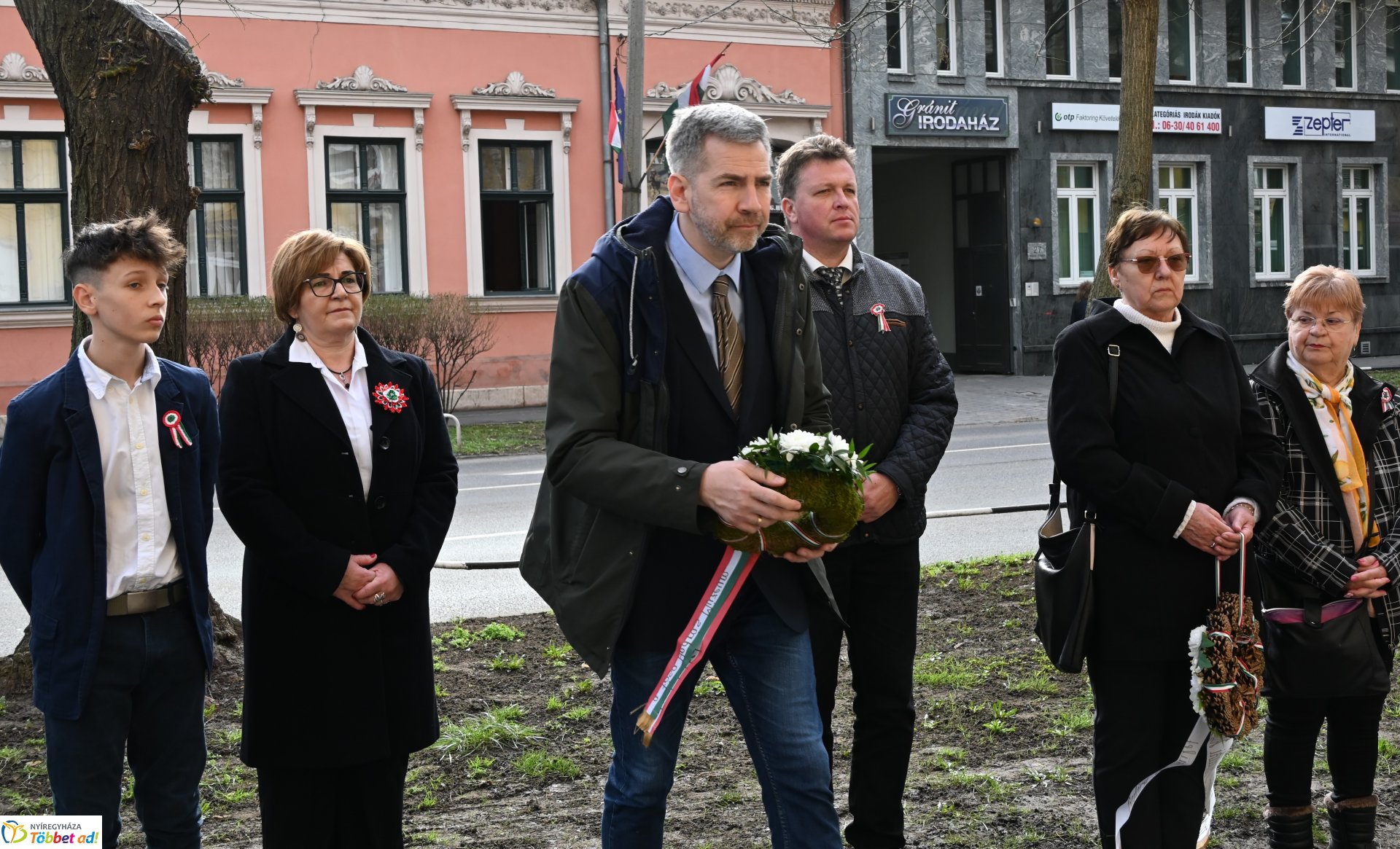 Koszorúzás Irányi Dániel emléktáblájánál