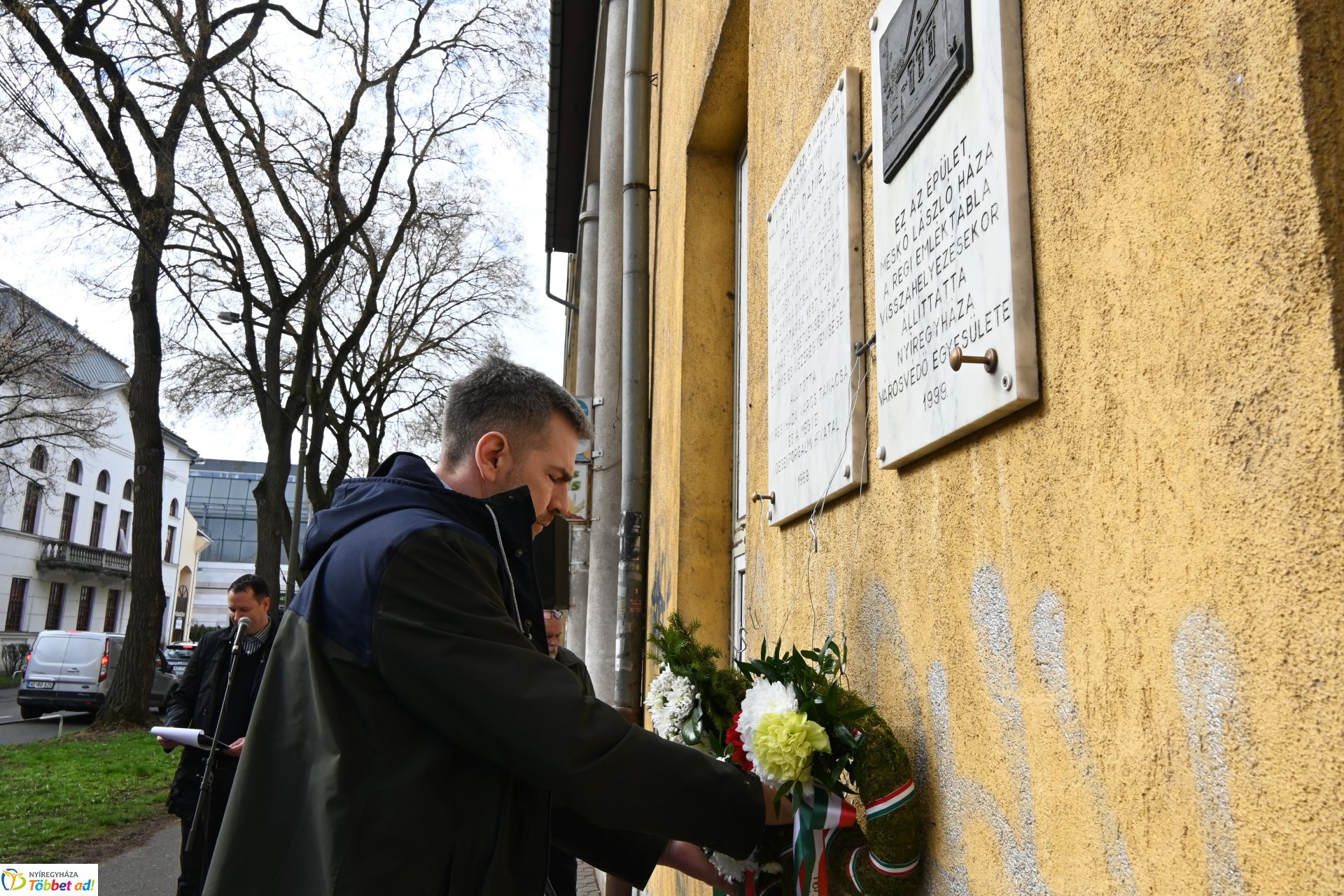 Koszorúzás Irányi Dániel emléktáblájánál