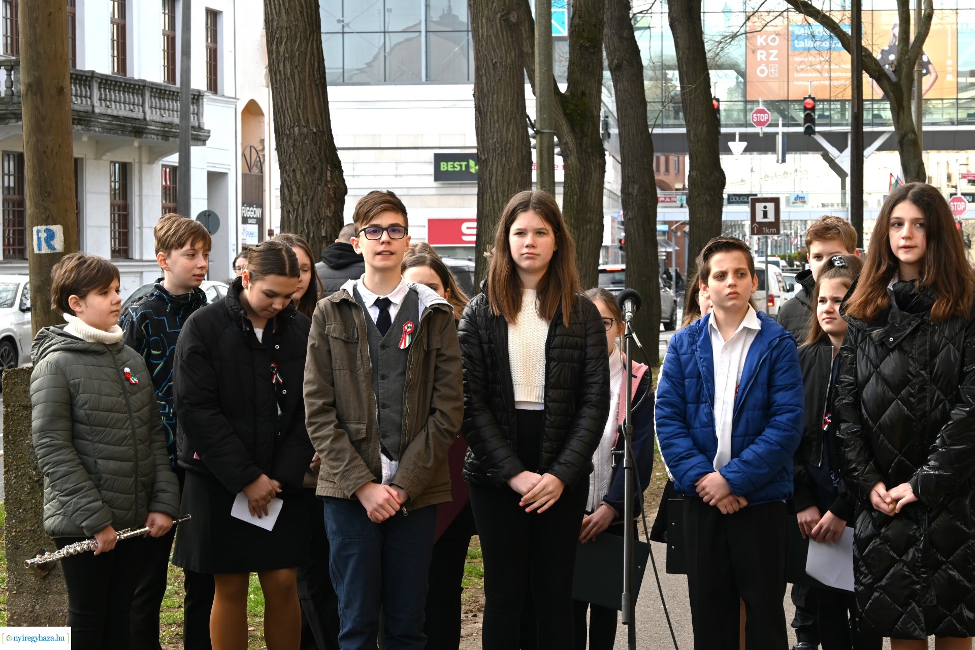 Koszorúzás Irányi Dániel emléktáblájánál