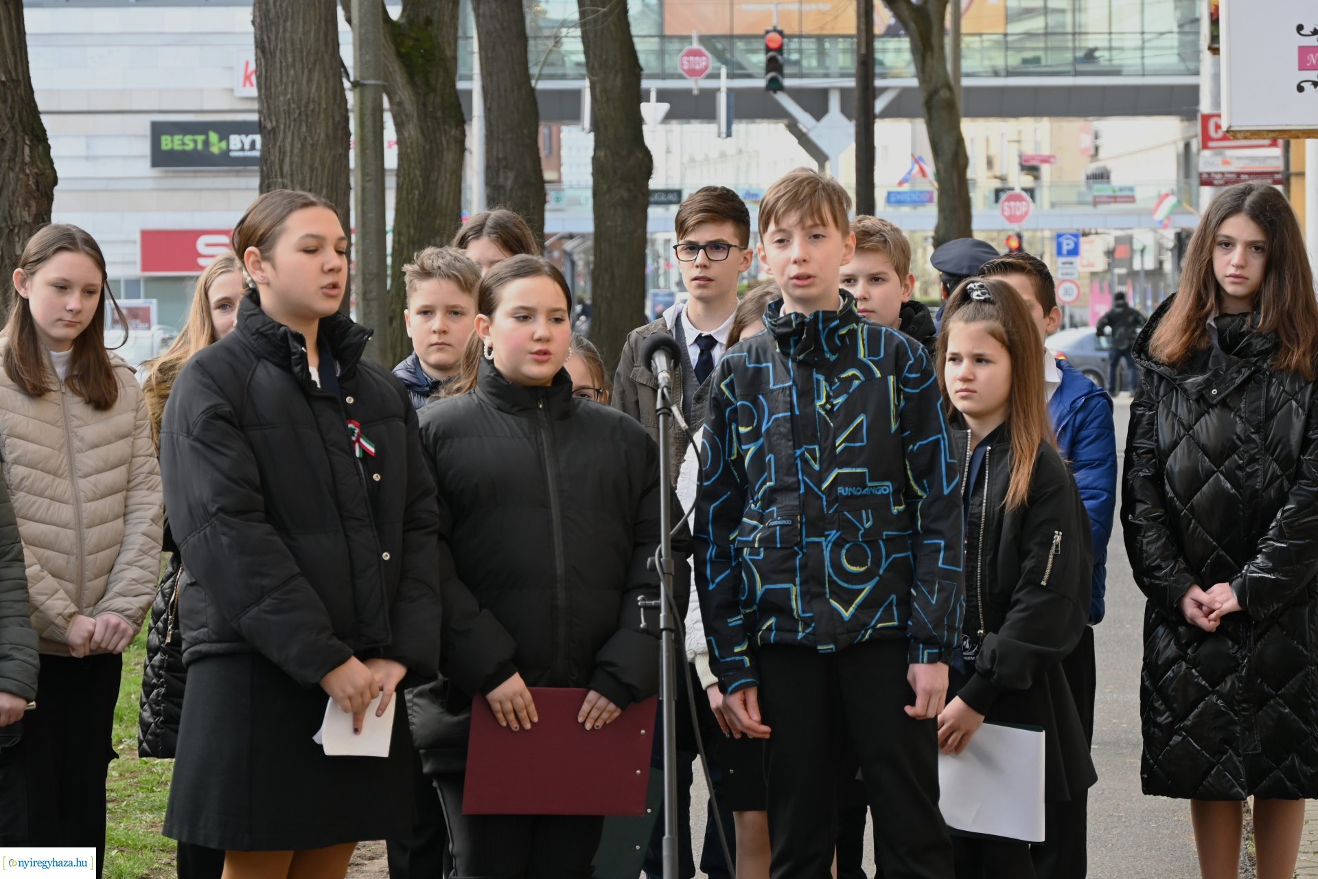 Koszorúzás Irányi Dániel emléktáblájánál