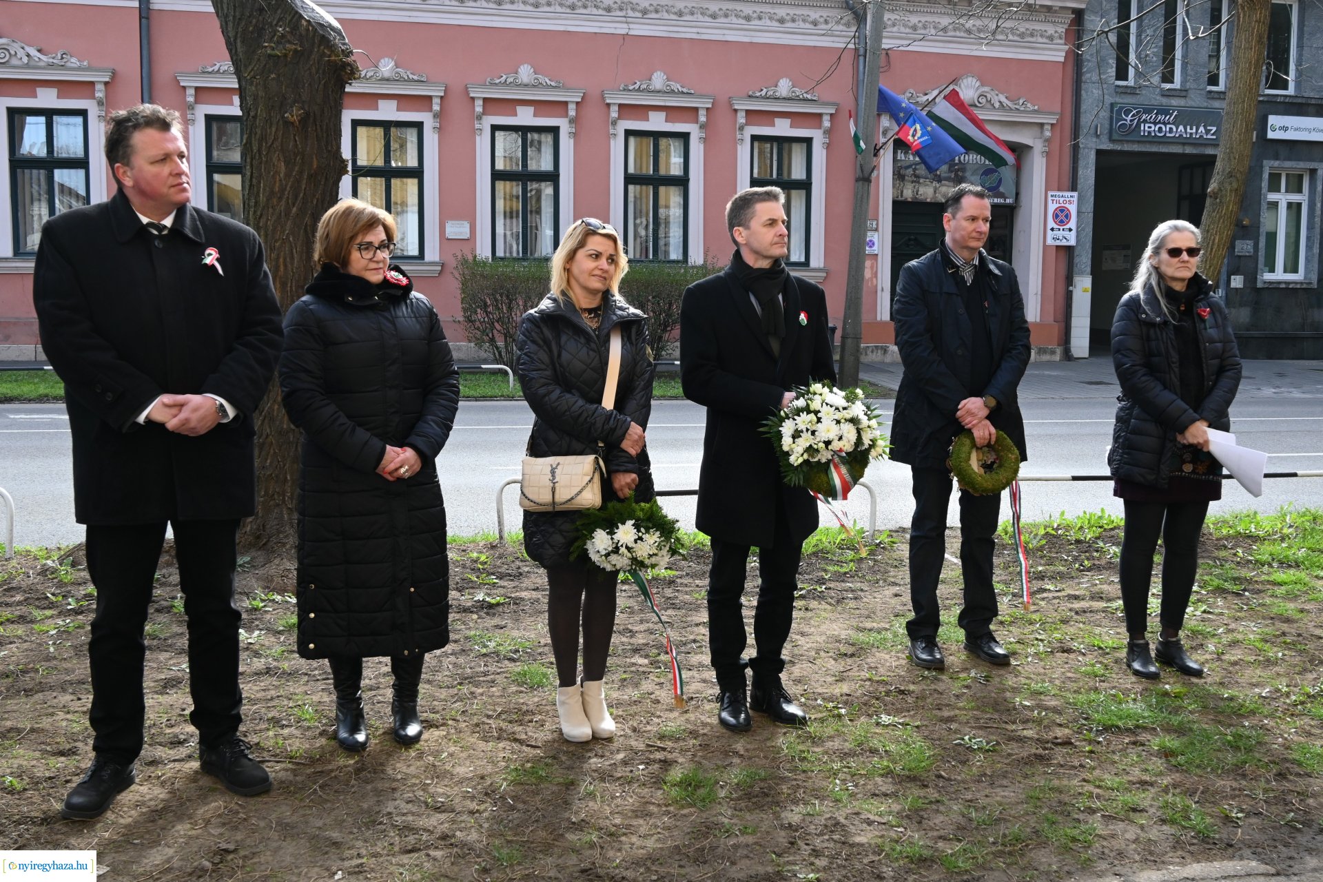 Koszorúzás Irányi Dániel emléktáblájánál