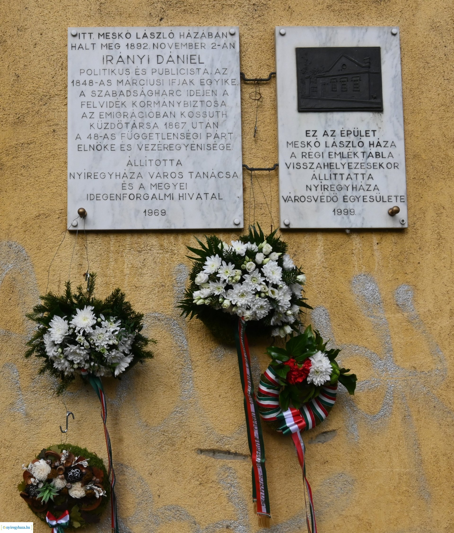 Koszorúzás Irányi Dániel emléktáblájánál