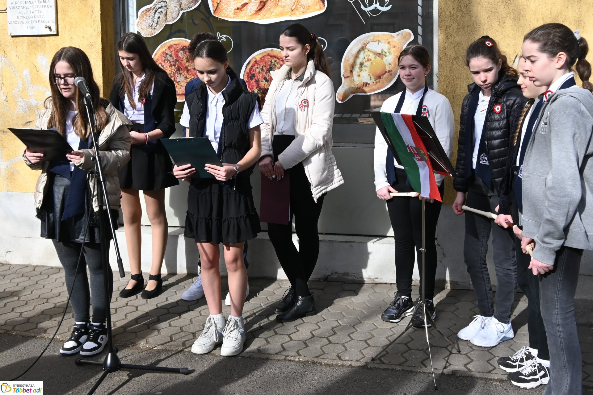 Koszorúzás Irányi Dániel emléktáblájánál