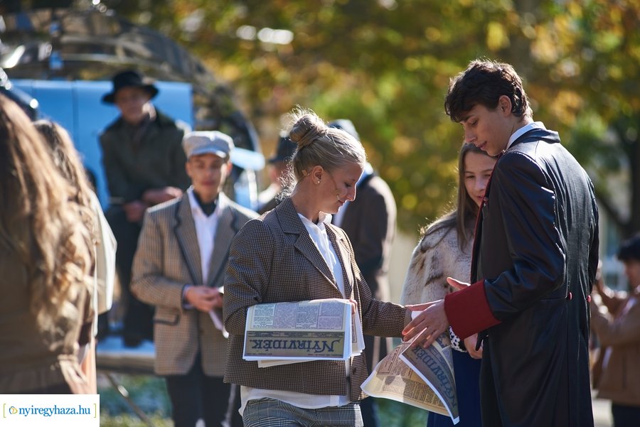 Koszorúzás Krúdy Gyula szobránál 2021