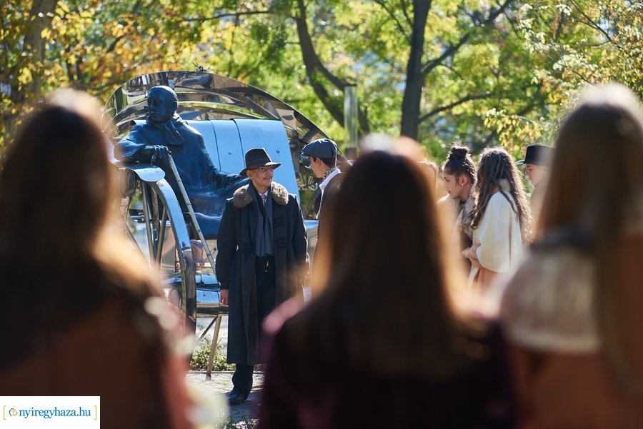 Koszorúzás Krúdy Gyula szobránál 2021