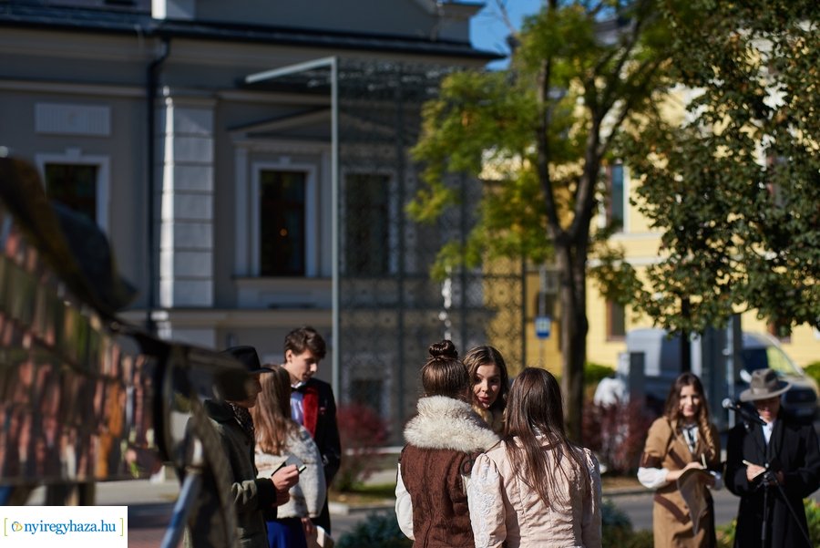 Koszorúzás Krúdy Gyula szobránál 2021