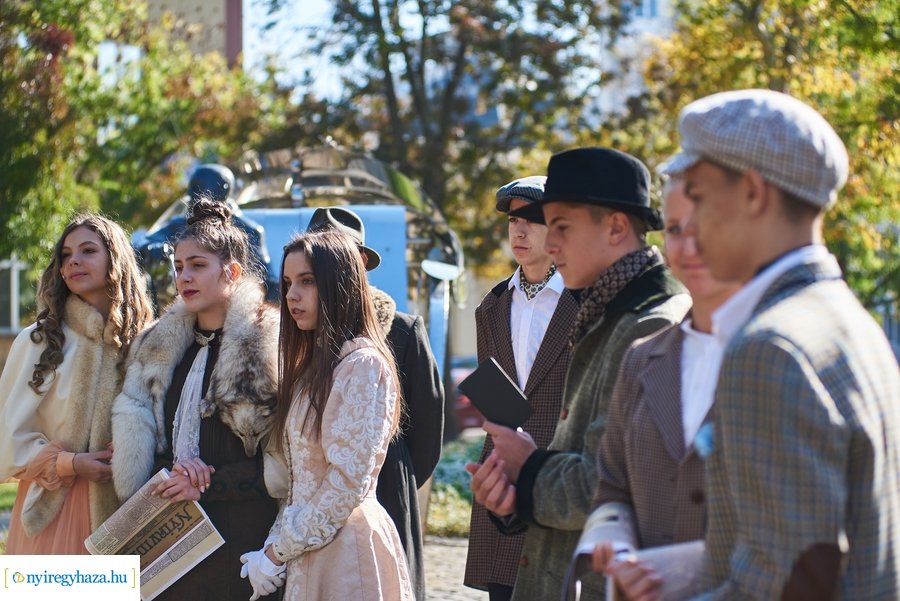 Koszorúzás Krúdy Gyula szobránál 2021