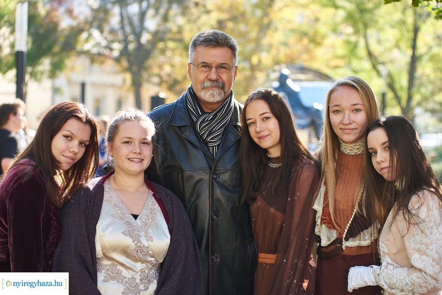 Koszorúzás Krúdy Gyula szobránál 2021