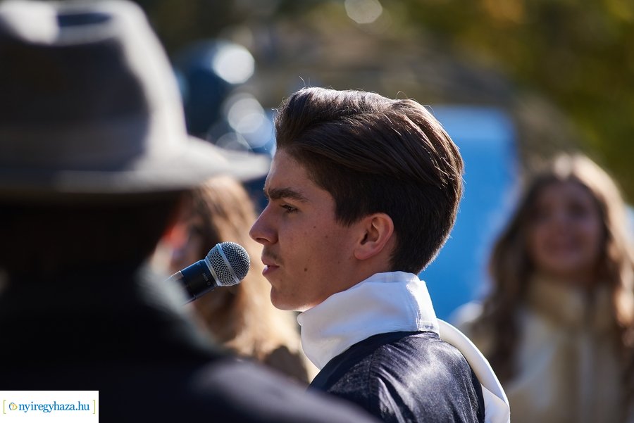 Koszorúzás Krúdy Gyula szobránál 2021