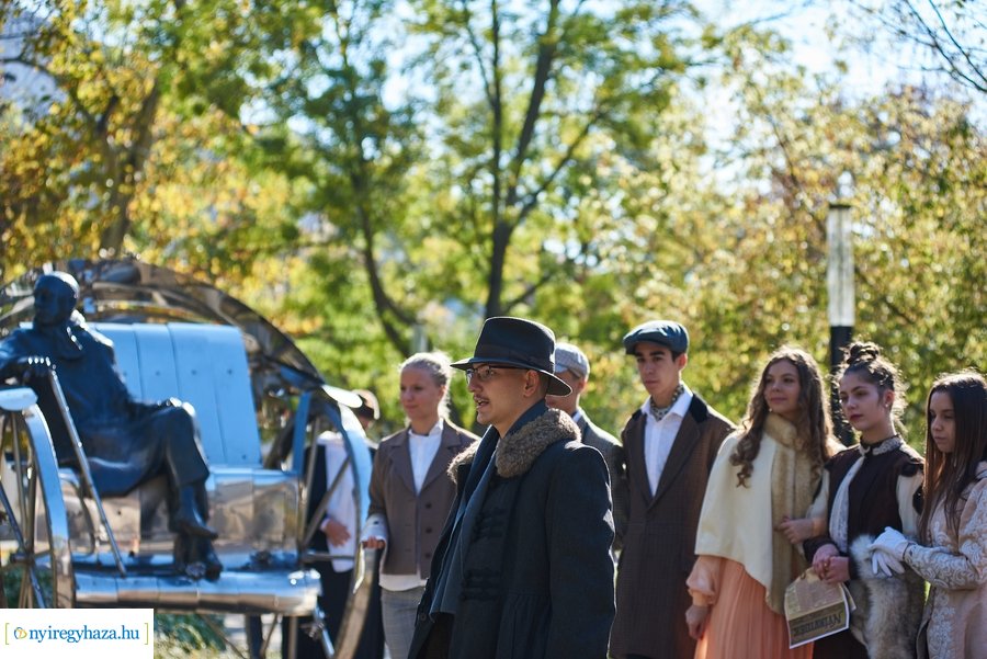 Koszorúzás Krúdy Gyula szobránál 2021