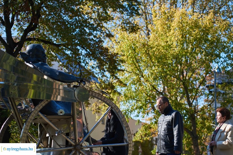 Koszorúzás Krúdy Gyula szobránál 2021