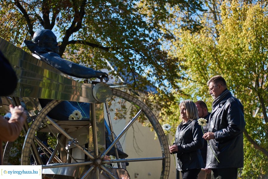 Koszorúzás Krúdy Gyula szobránál 2021