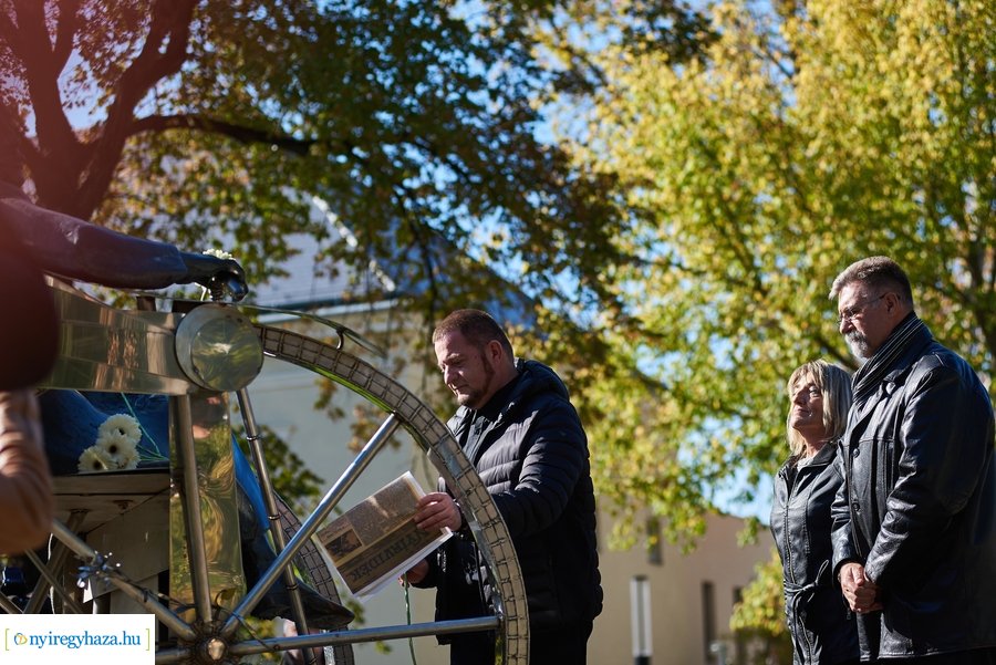 Koszorúzás Krúdy Gyula szobránál 2021