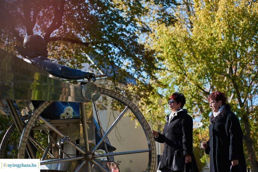 Koszorúzás Krúdy Gyula szobránál 2021