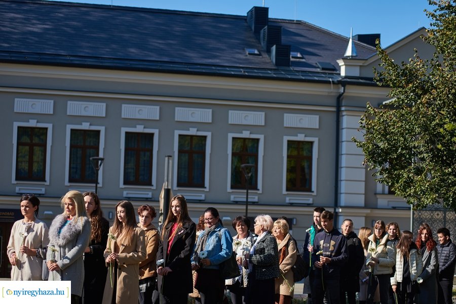 Koszorúzás Krúdy Gyula szobránál 2021