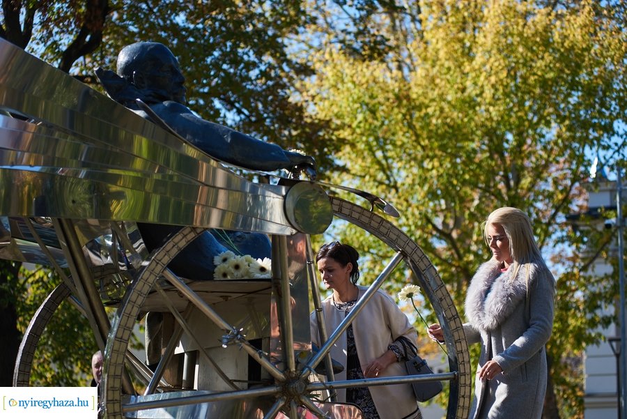 Koszorúzás Krúdy Gyula szobránál 2021